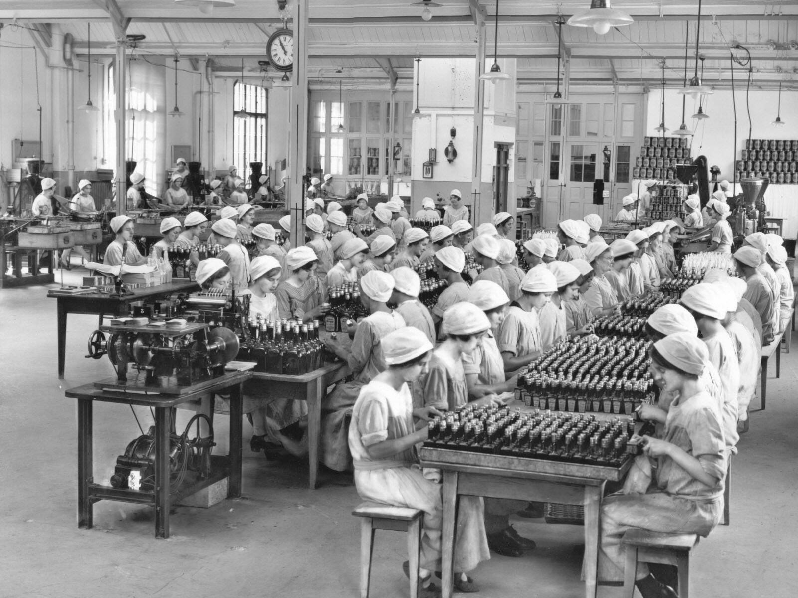Zoom: Fabrikbetrieb in ehemaliger Maggi-Fabrik, Fotografie von 1928.