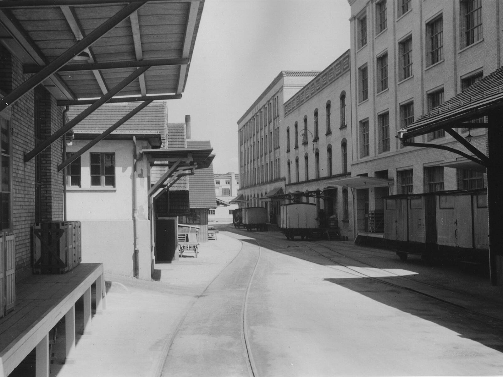 Zoom: Industrieareal in Kemptthal, Fotografie von 1946.